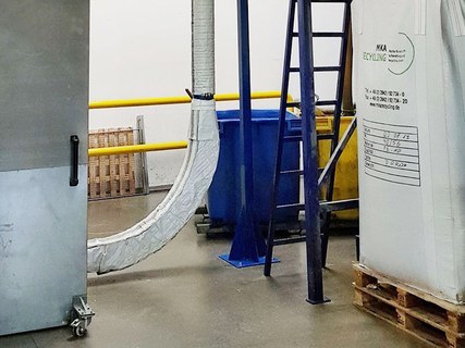 Schalldämmung für Kunststoffgranulat-Förderanlage